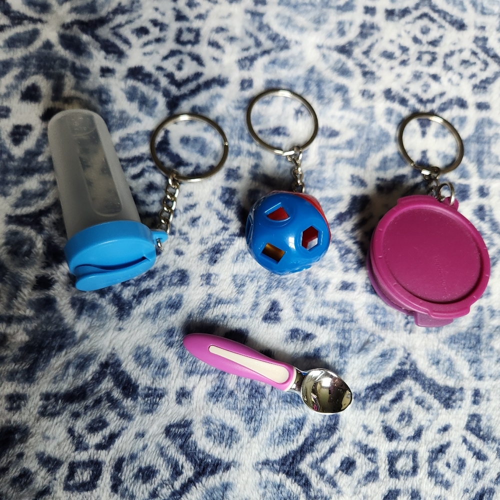 3 Tupperware Keychains and 1 Tupperware magnet.